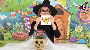 If your students are struggling to speak-up in class, play-acting is the fastest way to build children’s self-confidence. Check out this week's super easy drama game for Halloween👻 that gets kids vocalized in a flash!⚡ “Knock Knock, Who Are You?” includes a dash of mystery and competitiveness to keep students engaged, guessing and searching for their matching card Spooky character cards 👻 and an imaginary creaky door are all the materials you need😀 First, have students standing in a circle wi