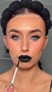 5 easy halloween lips 🎃 #halloween #halloween2025 #halloweenmakeup #halloweenlips #beetlejuicelips #beetlejuicemakeup #beetlejuice #pumpkinmakeup #clownmakeup #easyhalloweenmakeup #halloweenmakeuphack #spookyseason #halloweenmakeuptutorial | Emma Farrell Beauty