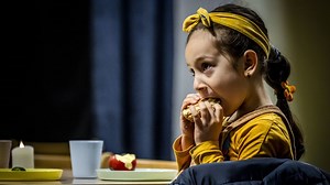 Programma gratis schoolmaaltijden begonnen, kinderen kunnen ook waardebon krijgen