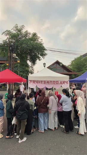 Antrian Chocoberry Kunafa di CFD Kroya, Dessert Viral