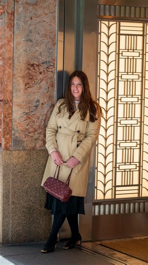 Metziahs.com | Jewish Fashion Deals & Finds on Instagram: "Spent the day in NYC and I felt so confident and sophisticated in these full @jcrew looks. The cashmere sweaters kept me warm while adding a pop of color to my looks (size L in both sweaters). The trench is just the perfect jacket, it looks so sophisticated and is extremely practical and well-designed. It comes with a detachable hood, and the belt is secured with a button in the back, so no need to worry about it falling off. I wore the 