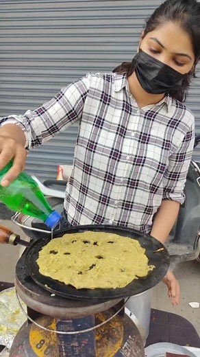 MECHANICAL ENGINEERING Girl SELLING THEPLA | Foodie Manus