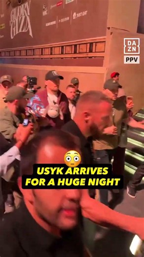 THE MAN OF THE HOUR! 🤩 Oleksandr Usyk arrives for his fight with Rico Verhoeven 💥