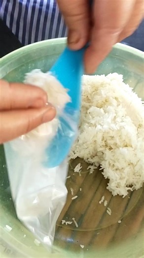 มาเอาข้าวเหนียวร้อนๆไปกินกับตำบักหุ่งเด้อ #Reels #คลิปเสียงต้นฉบับ #คลิปสั้นสร้างรายได้จากเนื้อหา | Chom Chom