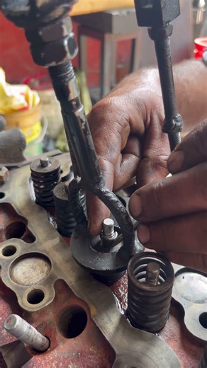 Engine Head Valve Locking Technique