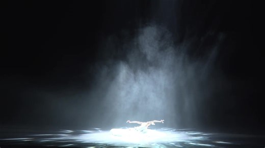 Biên đạo/Đạo diễn: Dương Lệ Bình Diễn viên: Tiêu Dung Hạo Đây là múa đơn nữ nổi tiếng do vũ công Dương Lệ Bình tự biên đạo và biểu diễn, ra mắt lần đầu vào năm 1986. Dương Lệ Bình đã sáng tạo ra một loạt ngôn ngữ múa thể hiện hình thái của chim công. Tác phẩm “Linh Hồn Của Chim Công” gửi gắm khát vọng của bà về một thế giới thuần khiết và yên bình.#duonglebinh#muakhongtuoc#xhhhhhhhhhhhhhhhhhhhhhhh#khongtuoc