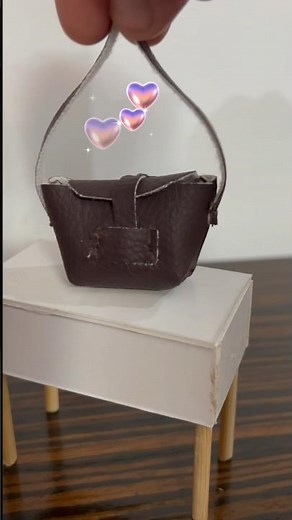 Cómo hacer una bolsa o cartera miniatura para muñecas Barbie paso a paso