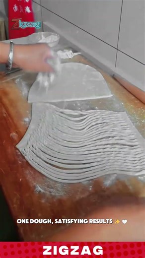 Sharp & Versatile Pastry Knife for Cutting and Layering in Creative Dough Preparation