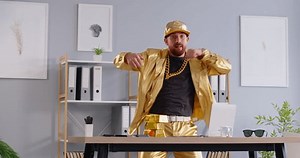 Reicher cooler lustiger lustiger Mann tanzt,: Stockvideos & Filmmaterial (100 % lizenzfrei) 3518725089 | Shutterstock