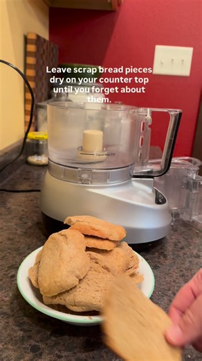 Janae | Traditional Homemaking on Instagram: "How to Make Bread Crumbs I use bread crumbs in recipes that call for cracker crumbs like meatballs and meatloaf. #Homemadefood #homemaking #madefromscratchfood"