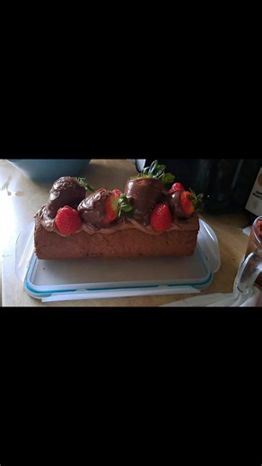 Nutella cheesecake swiss roll🍓❤️ So Minnie is my cat and seems to love being involved with the voice over 😆 This was truly delicious. I will defo make it again. I made it for my best friends birthday and she loved it too 🥰 Would you eat this? let me know in the comments. #bakingfromscratch #calming #baking #mindfulbaking #swissrollcake