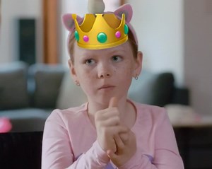 Alice Baseball Queen: Watch Her Impressive Throwing Skills! 👑