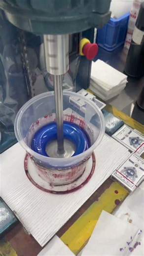 Look closely at the finished product! It's a wave-effect gel polish! #waveeffectgel #gelnails