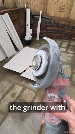 60K views · 123 reactions | Cutting LARGE Porcelain Tiles #diy #tipsandtricks #hacks #DIYProjects | Charlie DIYte | Facebook