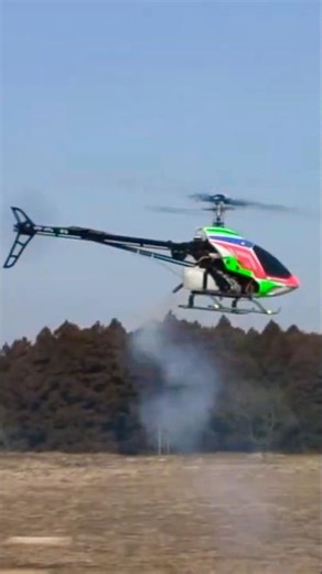A remote-controlled helicopter narrowly escaped disaster! Oh My God!