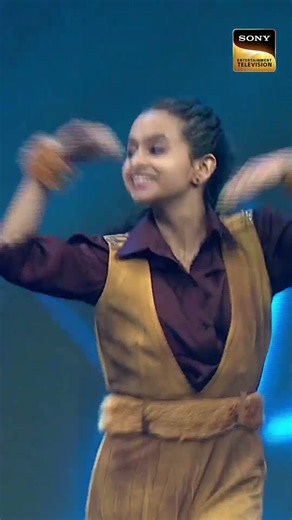 'Aankhon Mein Kya' Par Chunky Ji Ne Kiya Fun | India's Best Dancer S5 | #ibd #karismakapoor