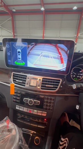 📣 อัปเกรด Benz W212 แบบจบคัน คุณภาพเน้นๆ! มาดูงานอัปเกรดสำหรับ Benz W212 คันนี้กันครับ ลำโพงเดิมเริ่มเสื่อม สียงไม่เคลียร์ ลูกค้าเลยจัดอัปเกรดใหม่ทั้งระบบ 🔊 อัปเกรดลำโพงเต็มชุด JBL – หน้า–หลัง เสียงใส รายละเอียดดีขึ้นแบบรู้เรื่อง 🖥️ เปลี่ยนเป็นจอตรงรุ่น HDM 12.3 นิ้ว – RAM 8 / ROM 128 ลื่นสุด – จอคมชัด ใช้งานง่าย ฟังก์ชันครบ – เพิ่มกล้องถอยหลังแบบเส้นหมุนตามพวงมาลัย รองรับเต็มระบบ เราเชี่ยวชาญงาน Benz โดยเฉพาะ ติดตั้งมาหลายร้อยคัน งานเนียน ปลอดภัย ไม่มีตัดต่อสาย คุณภาพการันตี ให้คำปรึกษา–ดูแล