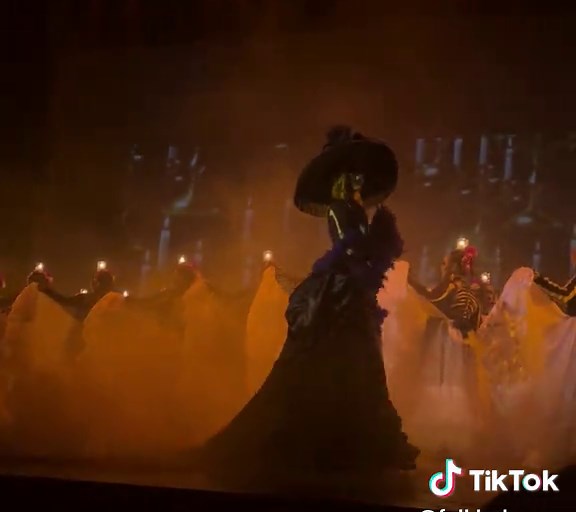 Folklorico Día de Muertos: Baile y Tradiciones Mexicanas