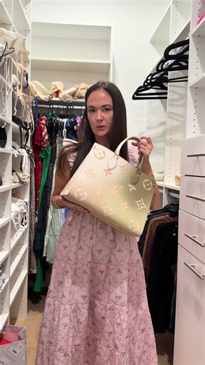 Which purse would you choose? Let me know in the comments down below Purse Option: 1: @Louis Vuitton On the Go Bag (green) 2: @Gucci Emblem Small Bucket Bag (pink) 3: Gucci Tote Bag (blue) 4: @ChanelOfficial Wallet on Chain (white) #pursetok #palmbeach #luxurypurses #ootd #palmbeachfashion