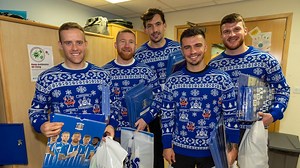 Christmas visit to Crosshouse Hospital 🎄 - KINGS FOOTBALL