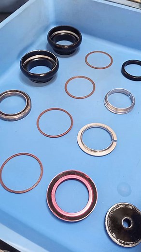 Applying grease to a Sealed bearing Headset #headset #bike Jay Angelo De Ocera | Gelo The Mekaniko