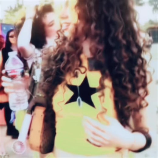 Kalogerassisters: Unforgettable Sunday Edits