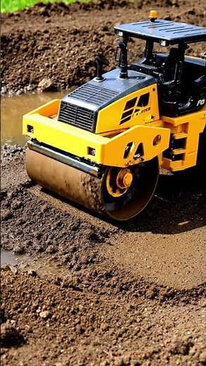 Satisfying RC Road Roller Action in Mud & Dirt! 🚜