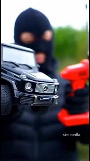 RC Mercedes G-Wagon: Unbox, Battery Install & Test Drive!