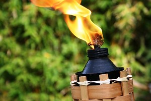 DIY Tiki Torch Fuel: A Cleaner Alternative