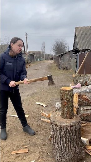Chopping Wood Like a Pro: Watch Her Skills in Action!