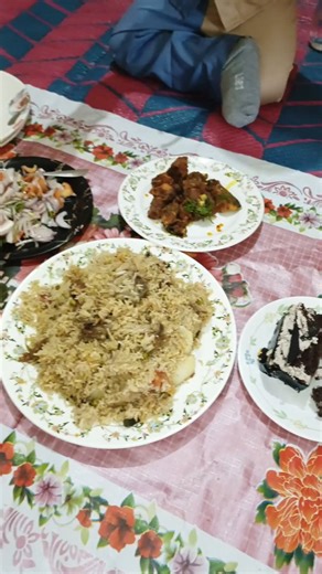 sanas_shaikhvlog on Instagram: "Aaj khane me freind k liye special chicken pulao bana🤤🥰 ... #chickenrecipee #pulao #viral #reels #blogger #trending #foodrecipes #trendingsongs #recipe #viralreels #trendingreels #trendingaudio #trendingnow #likeandfollow #trendingrecipes"