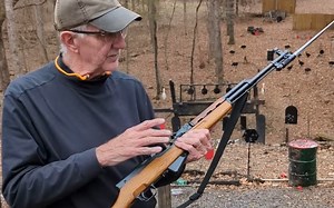 美国hickok45老爷子试射中国56式半自动步枪