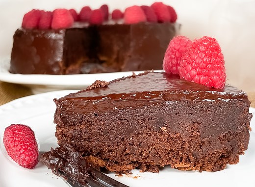 CHOCOLATE FLOURLESS TORTE W/ GANACHE - sammywongskitchen