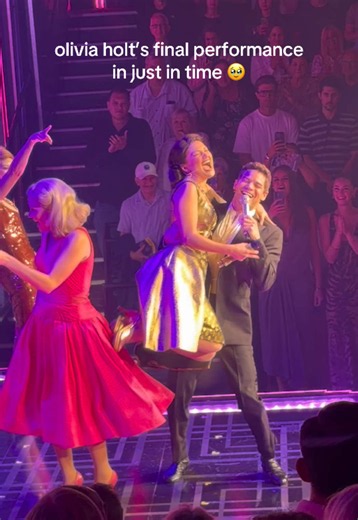 curtain call from olivia holt’s final performance in @justintimebway 🫶 #justintimebroadway #oliviaholt #jeremyjordan #broadway #musical