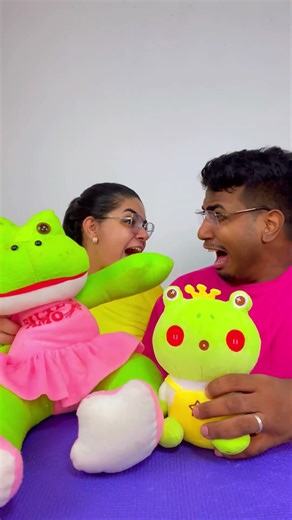 Small Frog vs BIG Frog 🐸💚