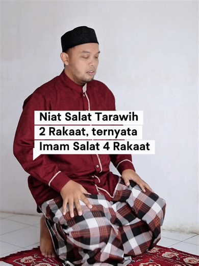 Niat Tarawih 2 Rakaat Ternyata Imam Sholat 4 Rakaat, Niat Rakaat Imam dan Makmum Berbeda Tarawih adalah shalat sunnah yg sudah ditentukan jumlah rakaat nya, biasanya sesuai kesepakatan antara imam dan jamaahnya atau umumnya takmir masjid. Dalam shalat sunnah seperti ini makruh mengubah niat di tengah shalat, jadi sebaiknya dihindari berniat 2 rakaat untuk tarawih 4 rakaat atau berniat 4 rakaat untuk tarawih 2 rakaat. Jika makmum terlanjur tidak mengetahuinya, maka sunnah bagi makmum untuk memisa