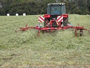 ロータリーテッダーによる反転・乾燥