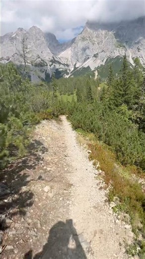 Somewhere nearby, time slows down.🕊️✌🏻