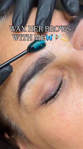 SARA | Cosmetic Tattoo Artist & Trainer on Instagram: "Do you prefer soft or hard wax?✨💙 #brows #browwax #eyebrowwax #waxing"