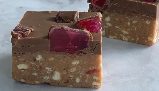 Turkish Delight Slice | Easy No Bake Slice Recipe