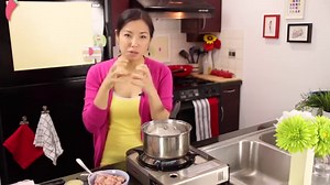 A tutorial of this classic and famous Thai curry! This recipe is made with chicken, but you can also use pork, shrimp, beef, tofu, or any kind of protein you like! Arguably one of the most popular dishes in Thai restaurants both overseas and in Thailand. Served over jasmine rice or with rice noodles, this dish is spicy, creamy, and aromatic with Thai basil, few dishes are better! And it's really easy! Full Recipe Here! https://hot-thai-kitchen.com/green-curry-new-2/ Originally posted in 2014 | H