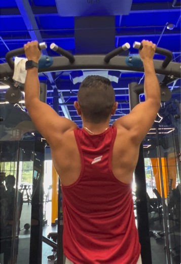 Playera fit sin mangas para hombre en diferentes colores. #playera #ropadeportiva #ropahombre #ropafitness #gym