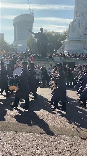 Changing of the Guards at Buckingham Palace 🇬🇧 | London’s Iconic Royal Tradition