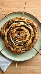 Rotolo di salsiccia 😋🍴 . Ingredienti 💬 Salsiccia 600 gr (sottile) Zucchine grigliate 1 Melanzana grigliata 1 Provola 10 fette . Procedimento completo👉in bio . #moltofood #ricetta #secondi #salsiccia | MoltoFood