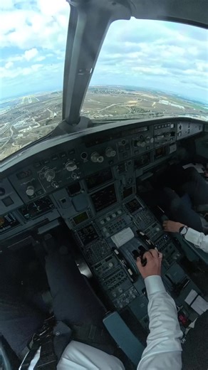 POV: You hear a female voice from the cockpit. 👩‍✈️✈️ More and more women are flying the aircraft we travel on every day. And honestly? Aviation is better for it. Shot during a flight with an amazing First Officer. Question for you: Does a female voice from the cockpit still surprise you? #aviation #pilotlife #cockpit #womeninaviation ✈️