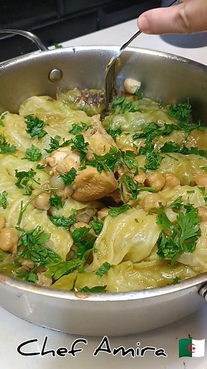 Amira Chef on Instagram‎: "دولمة كرمبيط على قانيها بزااف بنينة مريقة خاترة الله الله #fyp #fypシ #viral #chef_amira #cooking #cook #pourtoi #video #reels #alger #trending #trendy #trend #foryoupage #foryou #كرمبيط #دولمة"‎