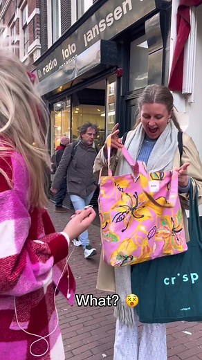 Your coat or mine? Part 1 3 fashion dilemmas on the streets in Amsterdam #daretobecolourful #giveaway #weggeven #colourfulfashion #kleurrijk #amsterdamcity #amsterdam #9straatjes #fashion