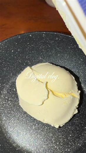 Powoli wracam do nagrywania i montowania systematycznie po małym „urlopie” 🍰 jeszcze dzisiaj bez głosu ale od następnych napewno się pojawi 🫡 Jestem ciekawa czy wolicie filmiki z głosem cz jednak bez ? 🤔 dajcie koniecznie znać w komentarzu 🫶 A tym czasem skrót mojego wieczoru 🧁🌸 Składanie monoporcj i wkładka do mono jagodowo-borówkowa frużelina #owoce #borówka #porcja #slodycz #jagoda