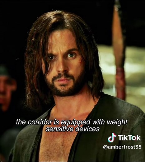 Escape a Deadly Corridor: Weight Traps & Hidden Keys