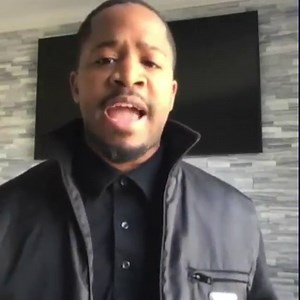 Comedian Terrence K. Williams speaks candidly about growing up in foster homes and overcoming the odds, about his continuing affection for Trump, and also about why comedy is so threatening to the Left. For full podcast: WATCH: https://rumble.com/vde9hr-the-great-excuse-dinesh-dsouza-podcast-ep15.html?mref=23gga&mc=8uxj1 LISTEN: https://podcasts.apple.com/us/podcast/the-dinesh-dsouza-podcast/id1547827376 | Dinesh D'Souza